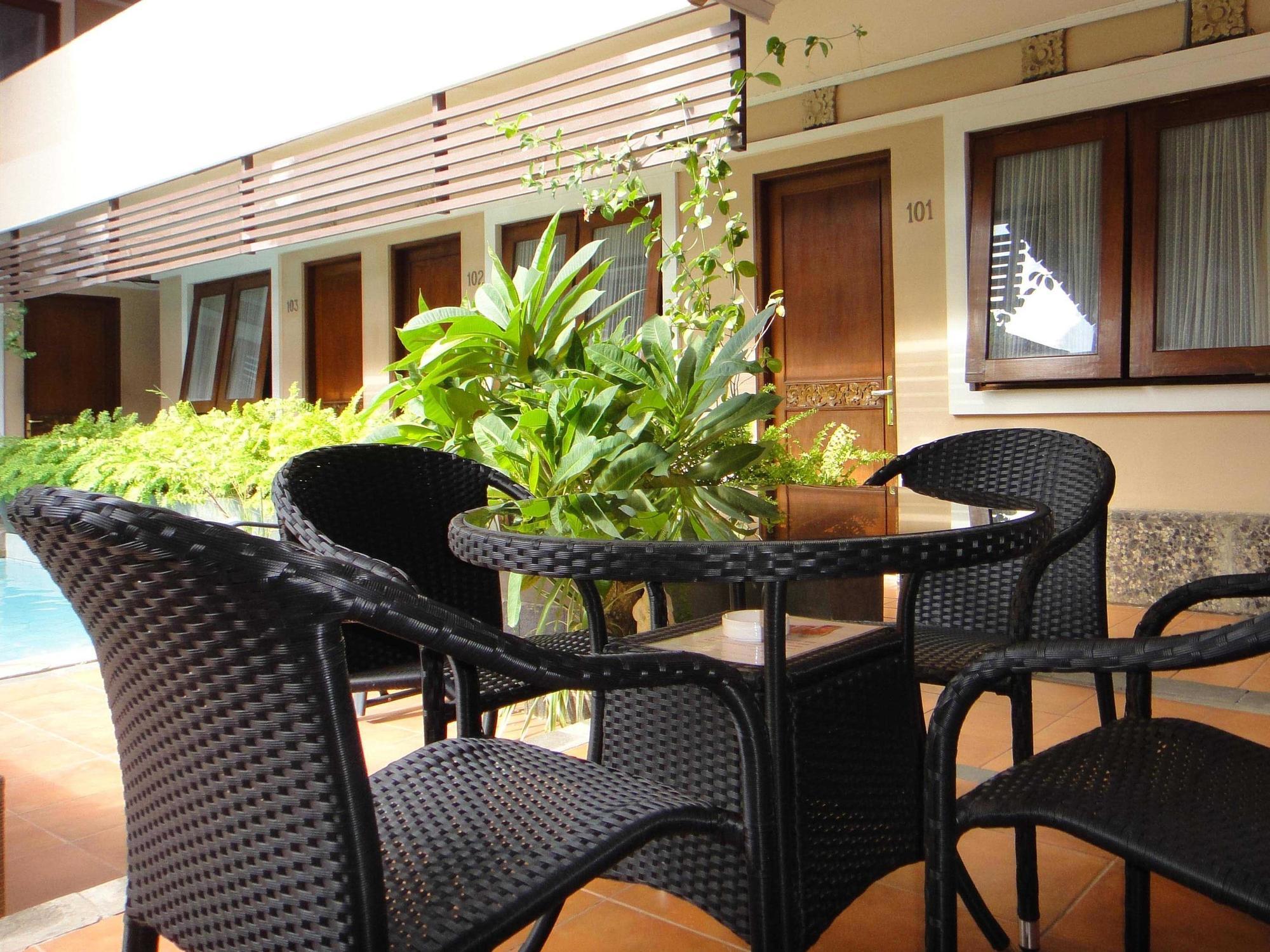 Balira Airport Hotel Kuta Lombok Exterior foto